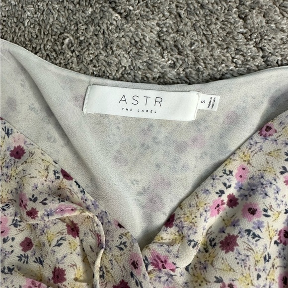 Astr Revolve floral touches sweetheart top small 3/4 sleeve cropped ruffle pink - Picture 10 of 12